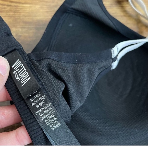 Victoria’s secret VSX Incredible Sports Bra 32B - Picture 3 of 4